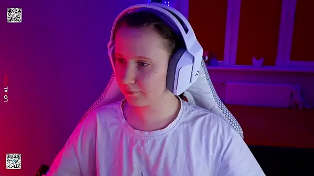 mon lola online show from March 14, 5:14 pm