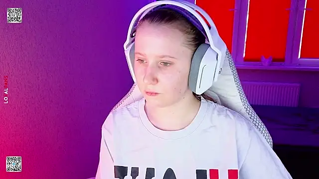 mon lola online show from March 27, 3:02 pm