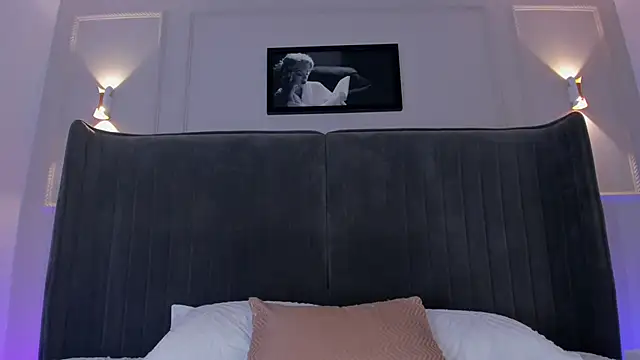 Karla Hudsson online show from April 25, 1:41 pm