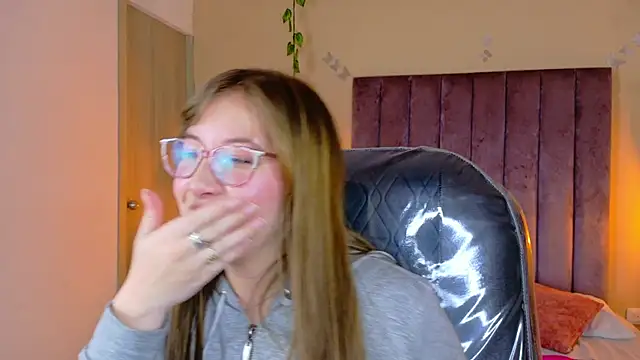 Dahlia Rousse online show from April 10, 5:57 am