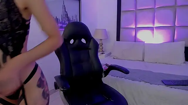 MeganPresleyy online show from April 16, 5:52 am