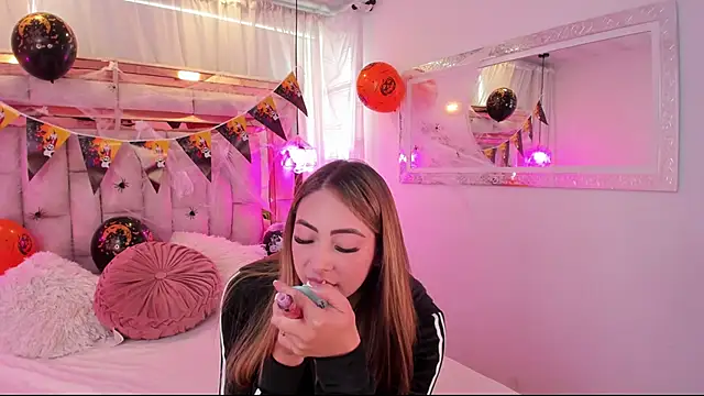 Katalina Evans online show from October 24, 12:01 pm