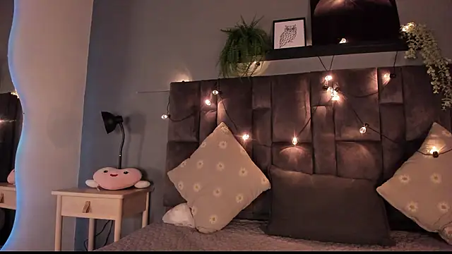 SabrinaSpell  online show from February 20, 11:56 am