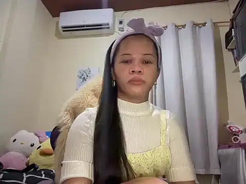 SophiaCourthaway online show from July 7, 9:46 am