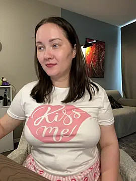 Kiss My Body online show from August 6, 2:35 pm