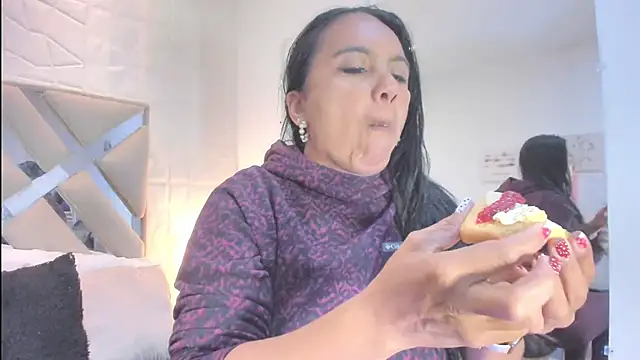 raquell moore online show from March 26, 12:18 pm