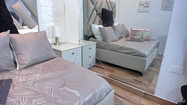 raquell moore online show from September 13, 4:15 pm