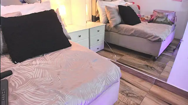 raquell moore online show from April 5, 6:29 pm