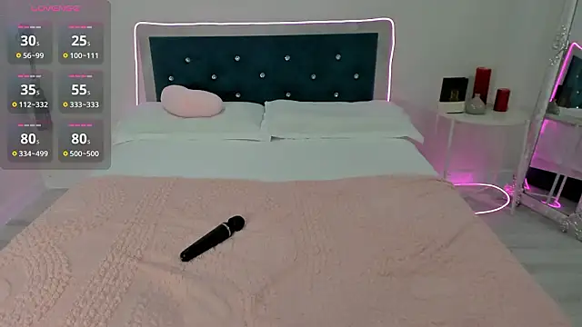 novaaskyy online show from March 25, 3:15 pm