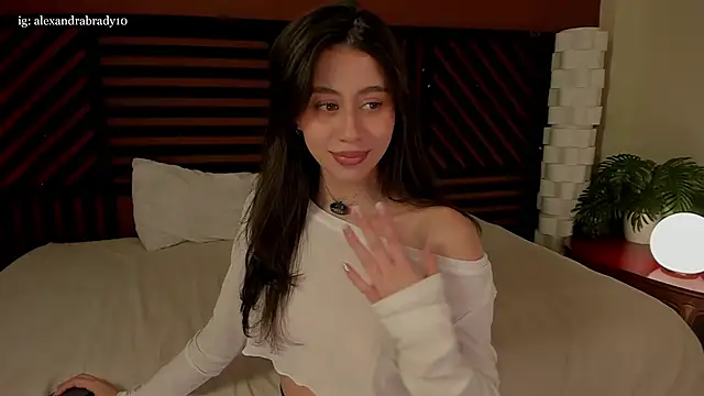 hannah brady online show from February 26, 1:26 am