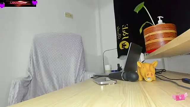 VioletParkker online show from March 6, 2:06 am