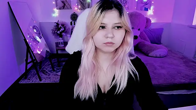 DiaAngell online show from April 11, 7:28 pm