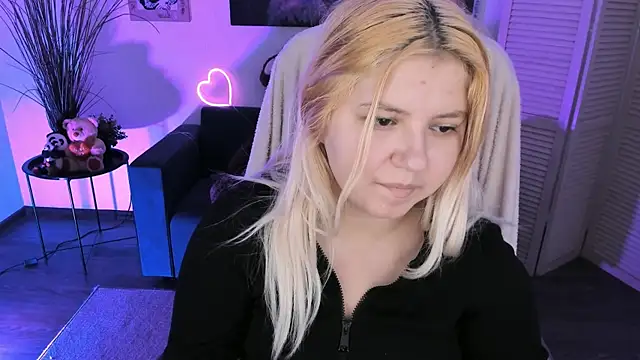 DiaAngell online show from November 28, 10:35 pm