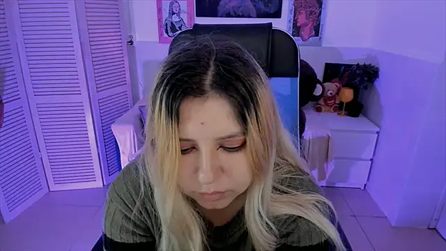 DiaAngell online show from October 4, 4:33 pm