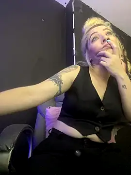 viktoria davis  online show from October 31, 1:29 am