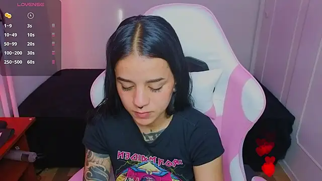 Nicole Foxx  online show from June 2, 8:32 pm