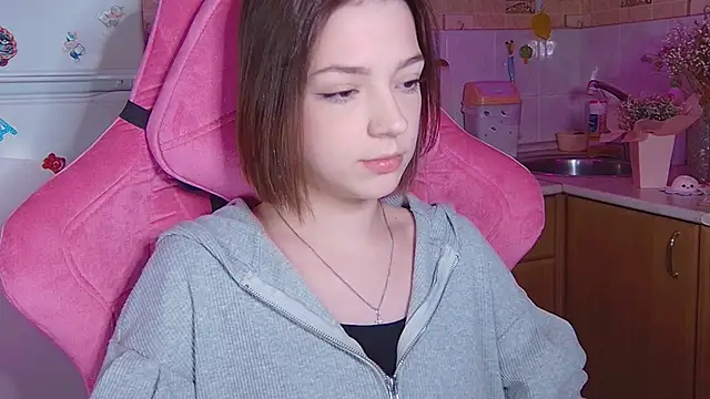 PamBeesly online show from April 12, 4:21 pm