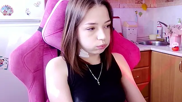 PamBeesly online show from March 18, 8:41 am