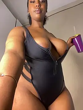 Spicey-CheekssX online show from November 5, 11:21 pm