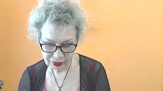 NessyJenixs online show from March 28, 8:25 am