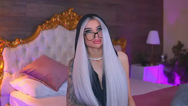 Juicy Jessye online show from February 4, 9:18 pm