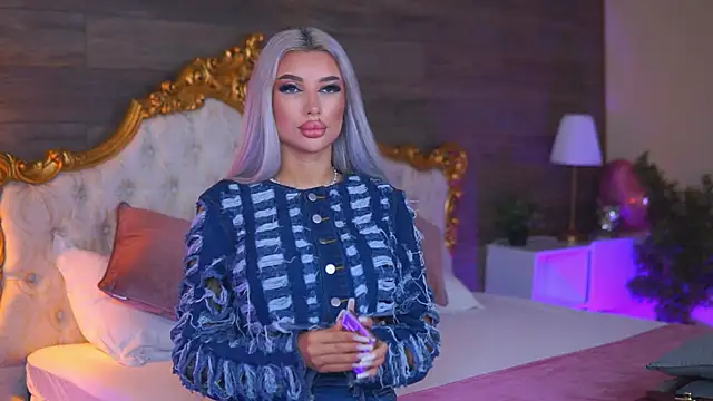 Juicy Jessye online show from April 2, 8:17 pm