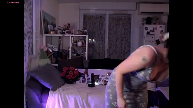 AdorahB3ll3 online show from January 18, 8:05 pm