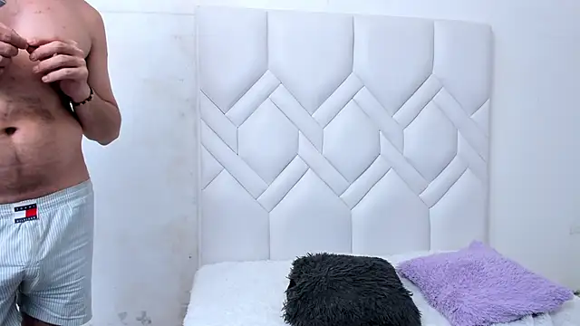 LindaHooker online show from June 3, 5:41 am