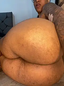 Snapshot of Charlotte_bronxxx chatting on October 17, 6:33 pm Charlotte bronxxx online show from October 17, 6:33 pm