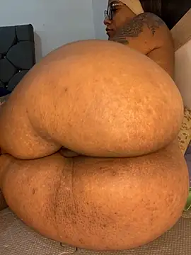 Snapshot of Charlotte_bronxxx chatting on October 16, 5:48 pm Charlotte bronxxx online show from October 16, 5:48 pm