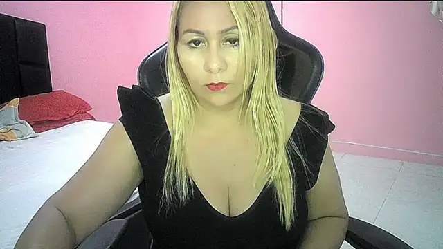 mariana0x online show from April 13, 8:31 pm