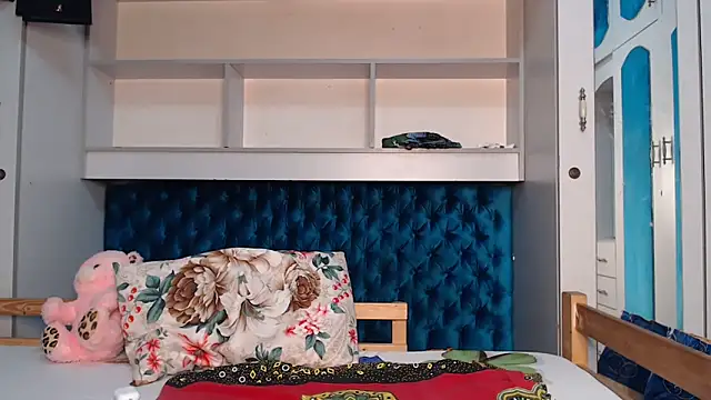 YoungDiva69 online show from March 1, 9:25 pm