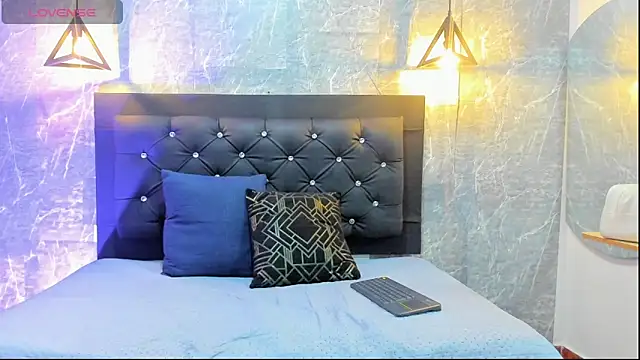 emberhodson online show from January 13, 11:36 am