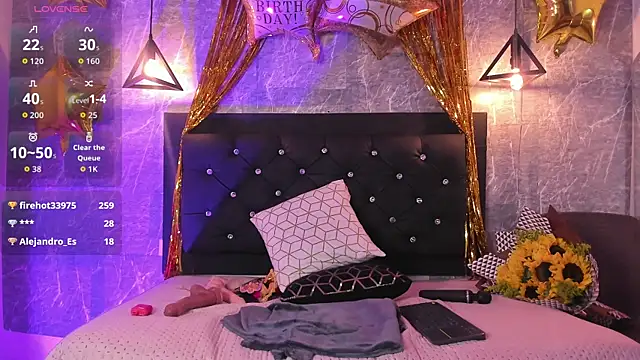 Snapshot of emberhodson chatting on October 9, 2:43 pm emberhodson online show from October 9, 2:43 pm