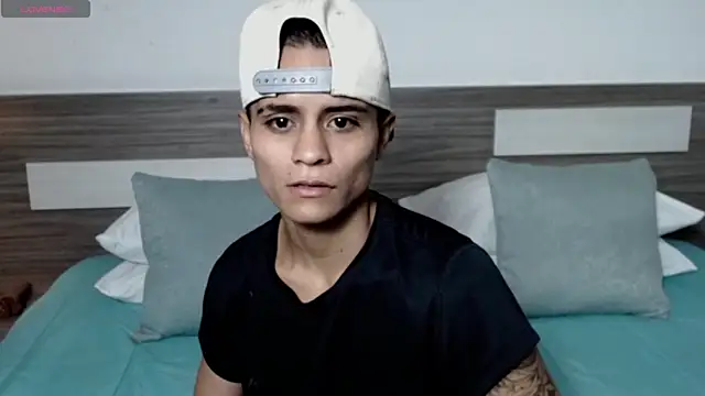 Liiamthompson online show from April 5, 7:35 pm