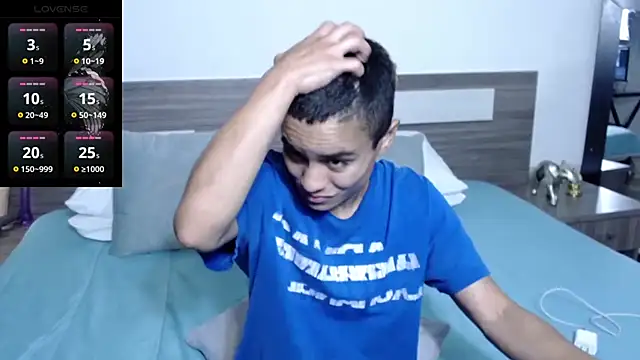 Liiamthompson online show from April 7, 9:44 am