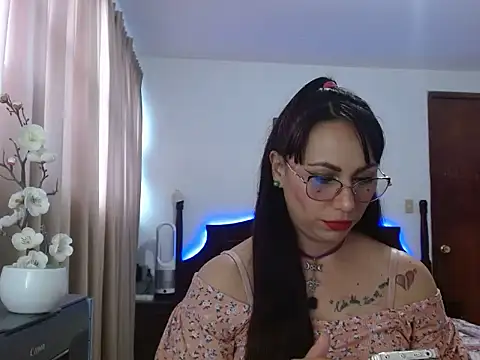 AloLovely  online show from April 2, 11:13 pm