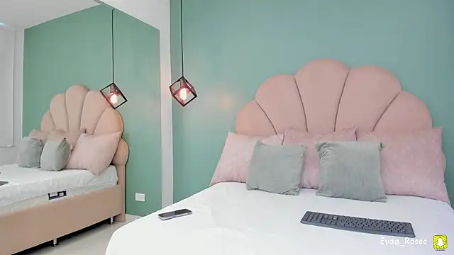 eva roseee online show from April 7, 3:47 pm