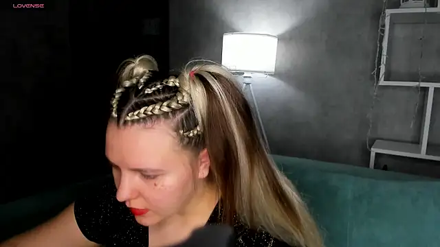 Jenny Jimmy online show from February 17, 9:30 am