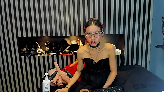 Mara Gonzalez online show from April 3, 1:20 pm