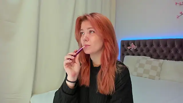 Ella Mayers online show from October 16, 12:30 pm