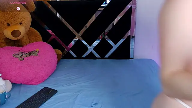 CatalinaSmith1 online show from March 3, 9:04 am