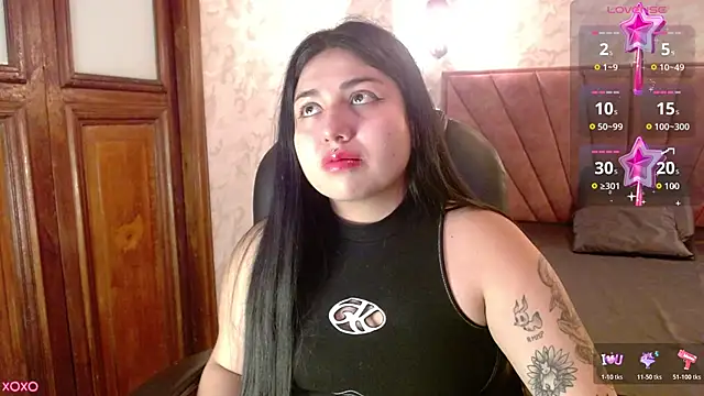 Snapshot of sweety_ashly chatting on October 21, 3:32 am sweety ashly online show from October 21, 3:32 am