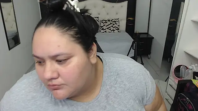 Snapshot of Aaliyah11 chatting on September 15, 11:45 pm Aaliyah11 online show from September 15, 11:45 pm