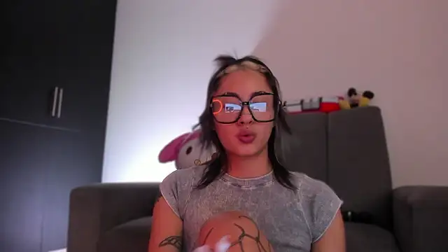 ggor4w33 online show from March 15, 6:32 pm