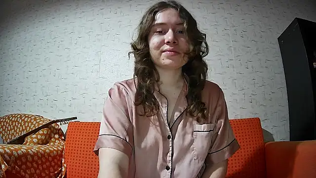 girliemilk online show from January 17, 4:53 am