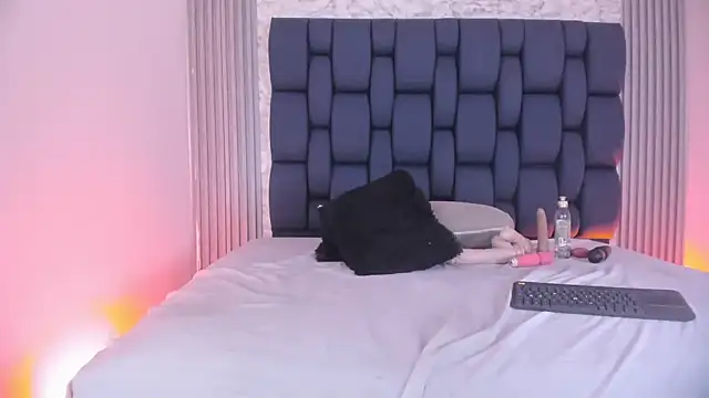 Ashlyaurora online show from April 16, 5:30 am