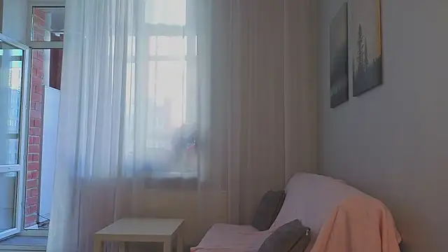 Mia Luw online show from June 1, 1:24 pm
