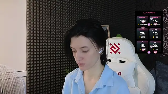 roxy riot  online show from December 14, 3:01 am