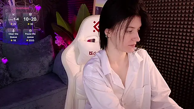 roxy riot  online show from September 26, 1:47 am